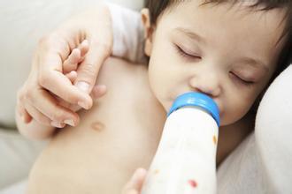 正确冲调奶粉有助宝宝健康